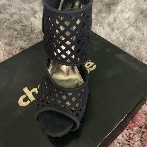 Sexy black open toe; zip-up heels - Picture 2 of 7